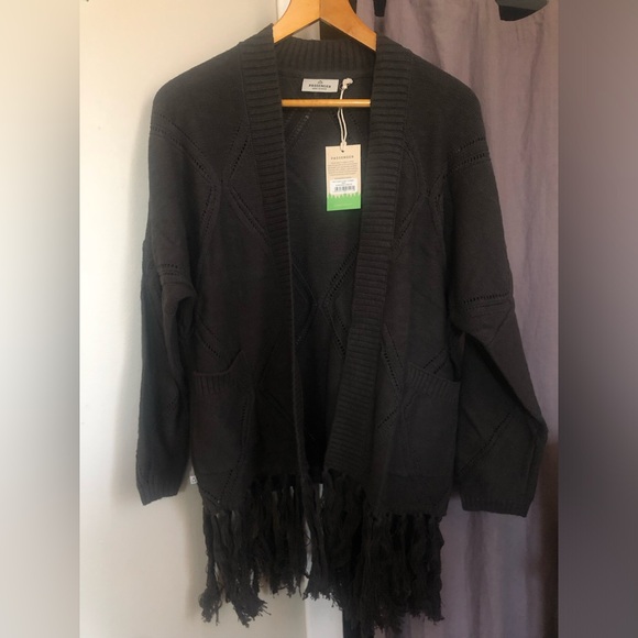 Passenger Palm Organic Cotton Black Cardigan - Picture 3 of 7